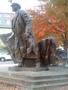 CD #16: Lenin Statue